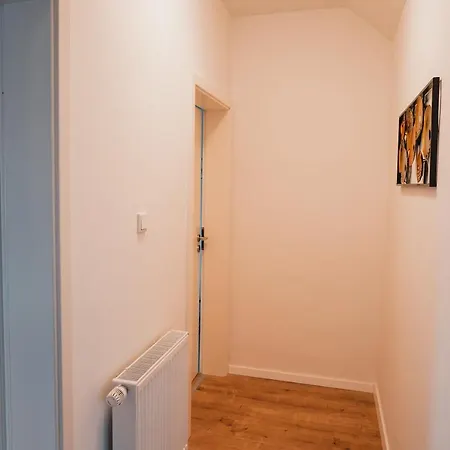Apartament Workers Apartment In Moenchengladbach - 5 Bedrooms - 8 Single Beds