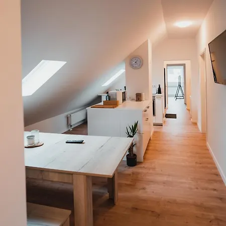Workers Apartment In Moenchengladbach - 5 Bedrooms - 8 Single Beds Apartament