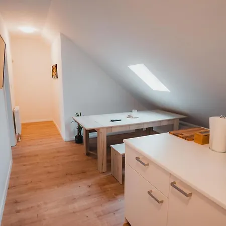 Apartament Workers Apartment In Moenchengladbach - 5 Bedrooms - 8 Single Beds