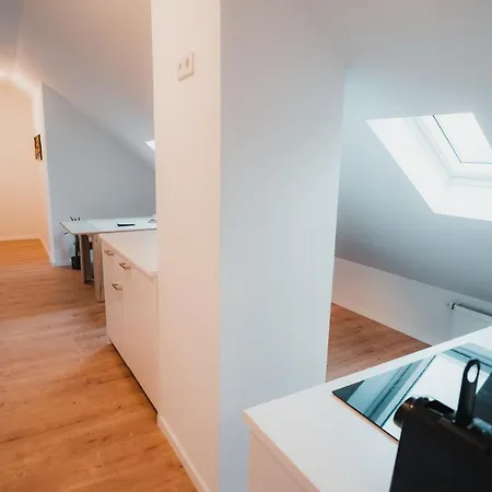 Workers Apartment In Moenchengladbach - 5 Bedrooms - 8 Single Beds Apartament