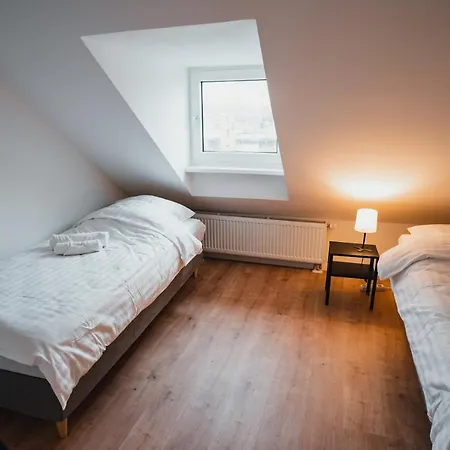 Workers Apartment In Moenchengladbach - 5 Bedrooms - 8 Single Beds *