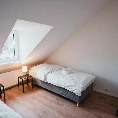 Working - 8 Single Beds - 5 Schlafzimmer * Monchengladbach