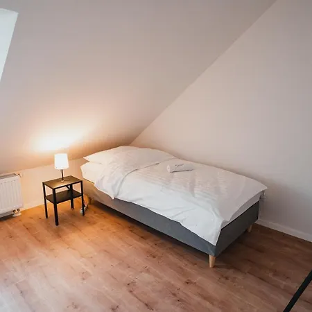 Apartament Workers Apartment In Moenchengladbach - 5 Bedrooms - 8 Single Beds