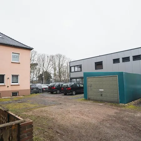 Workers Apartment In Moenchengladbach - 5 Bedrooms - 8 Single Beds * Mönchengladbach