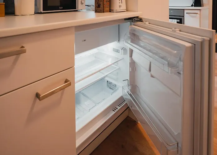 Working - 8 Single Beds - 5 Schlafzimmer *