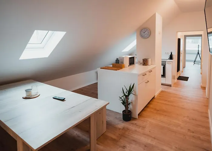 Working - 8 Single Beds - 5 Schlafzimmer Mönchengladbach